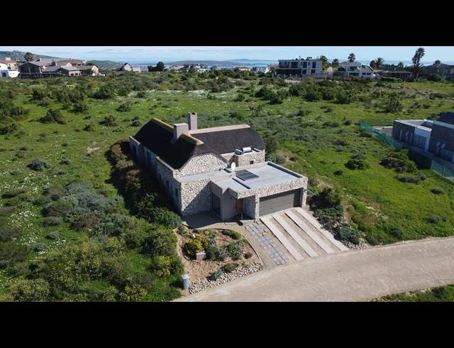 3 BEDROOM VILLA FOR SALE IN SHARK BAY ESTATE